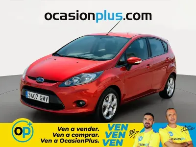Usado Ford Fiesta Trend 82 CV (60 kW) 2009 Rojo Utilitario