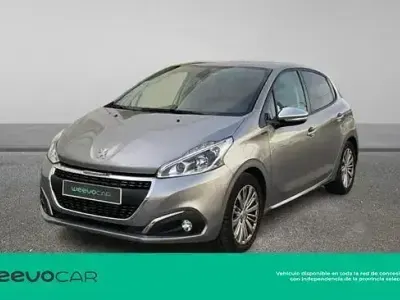 Usado Peugeot 208 Active 100 CV (73 kW) 2019 Gris Utilitario