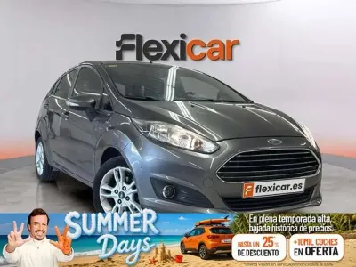 Usado Ford Fiesta Trend 75 CV (55 kW) 2017 Gris Utilitario