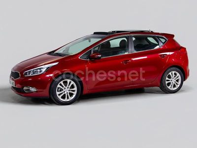 Usado Kia Ceed 100 CV (73 kW) 2012 Granate Utilitario