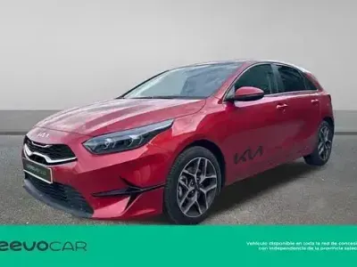 Usado Kia Ceed 136 CV (100 kW) 2023 Rojo Utilitario