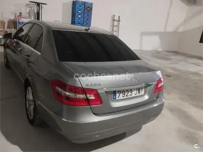 Usado Mercedes E200 Avantgarde 136 CV (100 kW) 2009 Gris / plata Berlina