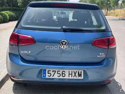 Usado VW Golf VII Advance 105 CV (77 kW) 2014 Azul Berlina