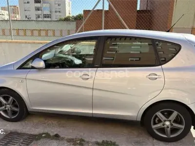 Usado Seat Altea I-Tech 105 CV (77 kW) 2015 Gris / plata Monovolumen