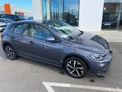 Usado VW Polo Life 95 CV (69 kW) 2022 Gris / plata Utilitario