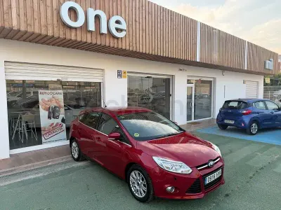 Usado Ford Focus Titanium 120 CV (88 kW) 2014 Rojo Berlina