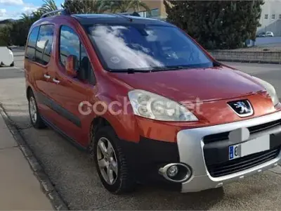 Usado Peugeot TePee Outdoor 90 CV (66 kW) 2009 Rojo Monovolumen