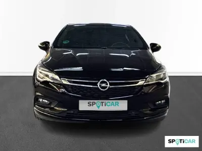 Usado Opel Astra Dynamic 150 CV (110 kW) 2017 Negro Berlina