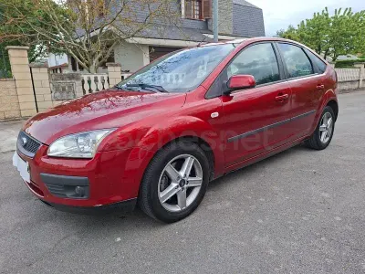 Usado Ford Focus Trend 115 CV (84 kW) 2007 Granate Berlina