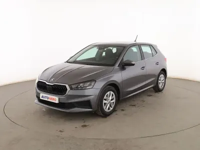 Usado Skoda Fabia 95 CV (69 kW) 2022 Gris Utilitario