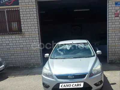 Usado Ford Focus Trend 109 HP (80 kW) 2009 Cinzento Sedan
