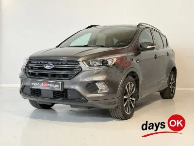 Usado Ford Kuga ST-Line 120 CV (88 kW) 2018 Gris / plata SUV