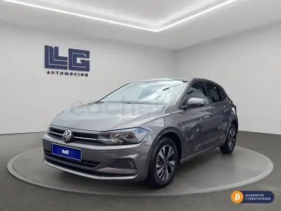 Usado VW Polo 95 CV (69 kW) 2021 Gris / plata Utilitario