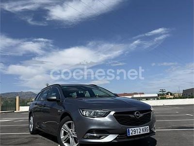 Usado Opel Insignia Business 136 CV (100 kW) 2018 Gris / plata Familiar