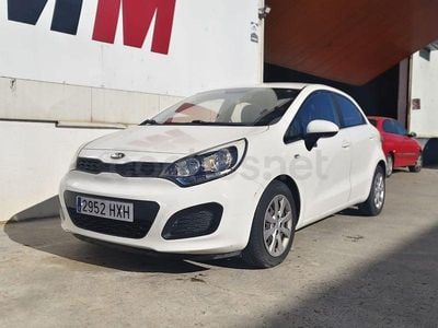 Usado Kia Rio 85 CV (62 kW) 2014 Blanco Berlina