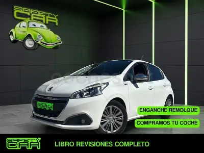 Usado Peugeot 208 Style 100 CV (73 kW) 2016 Blanco Utilitario