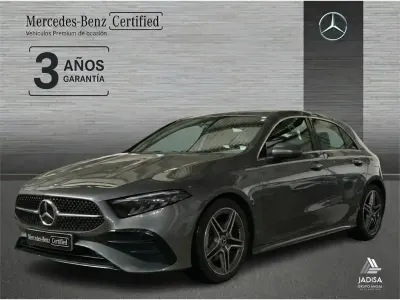 Usado Mercedes A180 AMG line 136 HP (100 kW) 2025 Cinzento Sedan