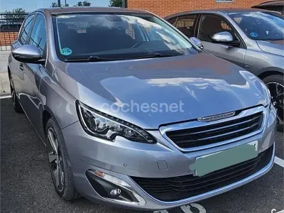 Usado Peugeot 308 Allure 120 CV (88 kW) 2015 Gris / plata Berlina