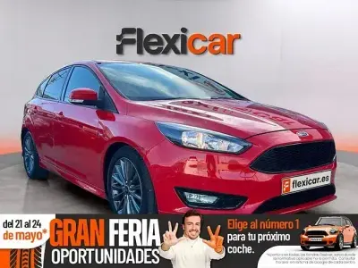 Usado Ford Focus ST-Line 125 CV (91 kW) 2018 Rojo