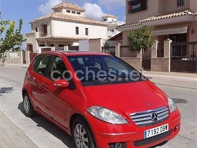 Usado Mercedes A180 Elegance 109 CV (80 kW) 2004 Rojo Monovolumen