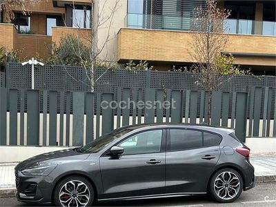 Gris / plata Usado 2023 Ford Focus ST-Line X Berlina | 26.800 €