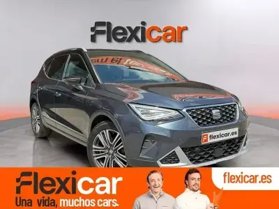 Usado Seat Arona Xperience 110 CV (80 kW) 2023 Gris SUV