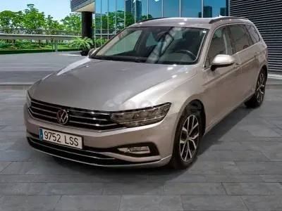 Usado VW Passat Executive 150 CV (110 kW) 2021 Gris / plata Familiar