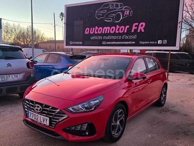Usado Hyundai i30 120 CV (88 kW) 2022 Rojo Berlina