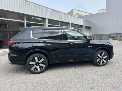Nuevo Mitsubishi Outlander P-HEV 306 CV (225 kW) 2025 Negro