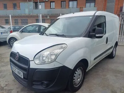Usado Fiat Doblò 90 CV (66 kW) 2013 Blanco Monovolumen