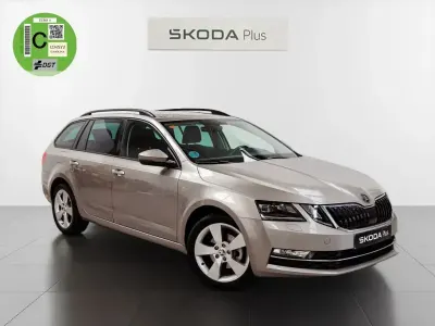 Usado Skoda Octavia Style 150 CV (110 kW) 2019 Beige Familiar