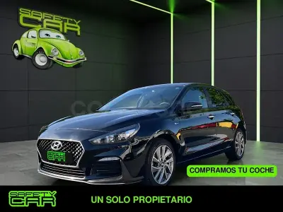 Usado Hyundai i30 N Line 120 CV (88 kW) 2019 Negro Berlina