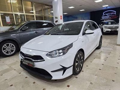 Begagnad Kia Ceed 101 HK (74 kW) 2024 Vit Halvkombi