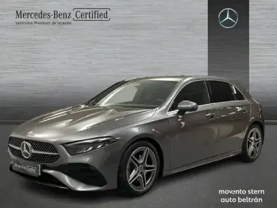 Usado Mercedes A180 AMG line 116 CV (85 kW) 2023 Gris Berlina