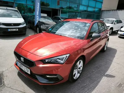 Usado Seat Leon FR 150 CV (110 kW) 2021 Rojo Familiar