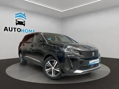 Usado Peugeot 5008 Allure 136 CV (100 kW) 2024 Negro SUV