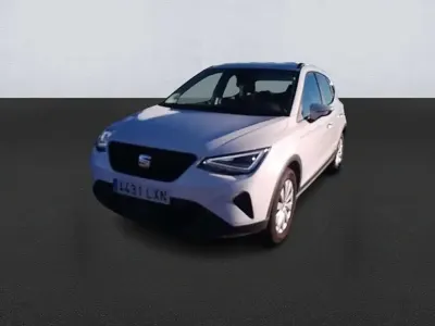 Usado Seat Arona Style Plus 110 CV (80 kW) 2022 Blanco SUV