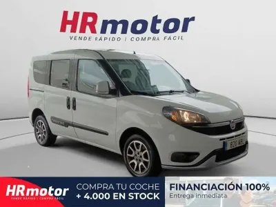 Usado Fiat Doblò Trekking 120 CV (88 kW) 2022 Blanco Monovolumen