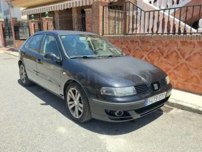 Usado Seat Leon 130 CV (95 kW) 2004 Negro Utilitario