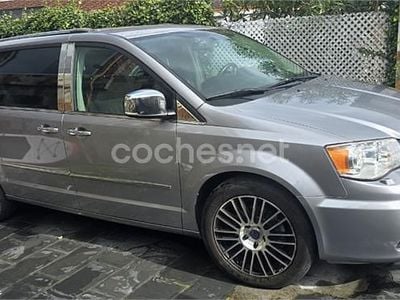 Usado Lancia Voyager Platinum 177 CV (130 kW) 2014 Gris / plata Monovolumen