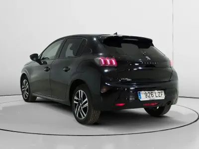 Usado Peugeot 208 Allure 101 CV (74 kW) 2022 Negro Utilitario