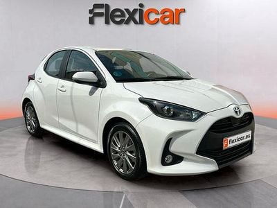 Blanco Usado 2024 Toyota Yaris Hybrid Active Utilitario | 16.990 € (Buen precio)