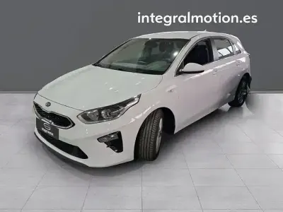Usado Kia Ceed 120 CV (88 kW) 2021 Blanco Utilitario