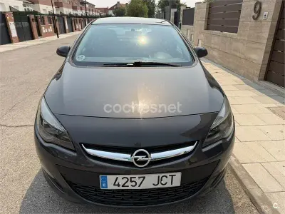 Usado Opel Astra Selective 110 CV (80 kW) 2015 Marrón Berlina