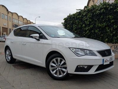 Usado Seat Leon Style 130 CV (95 kW) 2019 Blanco Berlina