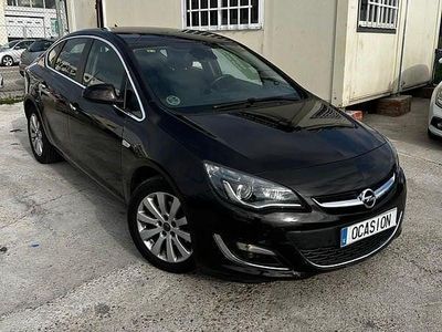 Usado Opel Astra Business 95 CV (69 kW) 2013 Negro