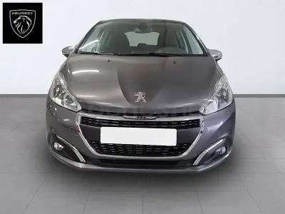 Usado Peugeot 208 Active 75 CV (55 kW) 2019 Gris / plata Utilitario