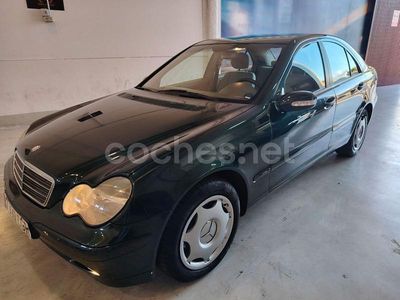 Verde Usado 2002 Mercedes C270 Classic Berlina | 2570 €