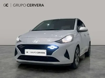 Usado Hyundai i10 64 CV (47 kW) 2025 Gris Utilitario