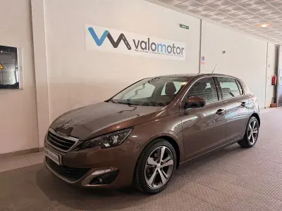 Usado Peugeot 308 Allure 115 CV (84 kW) 2014 Marrón Berlina